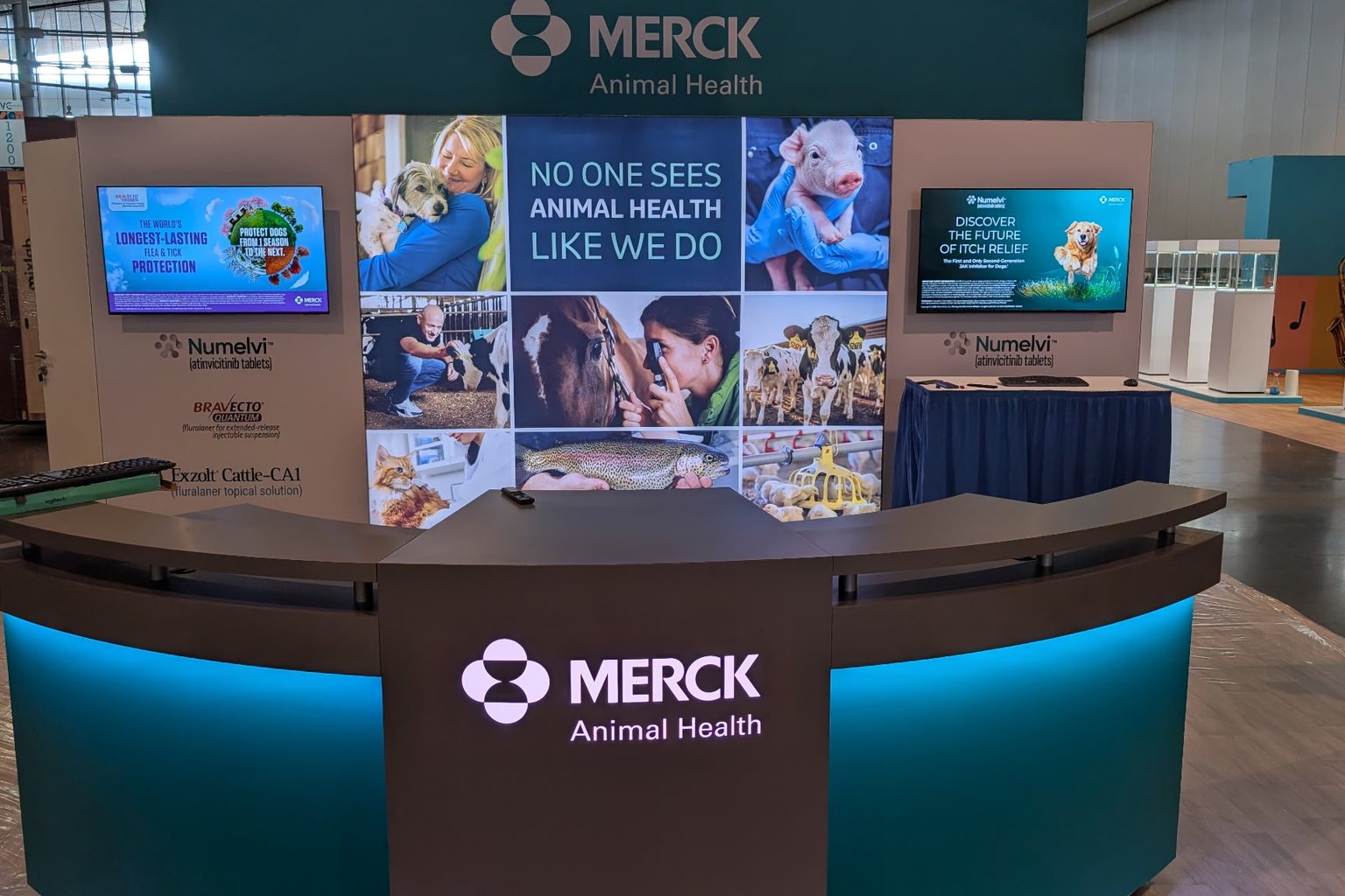 Healthcare exhibitor trade show booth with built-in displays at Music City Center, Nashville, AV by Nashville Visual