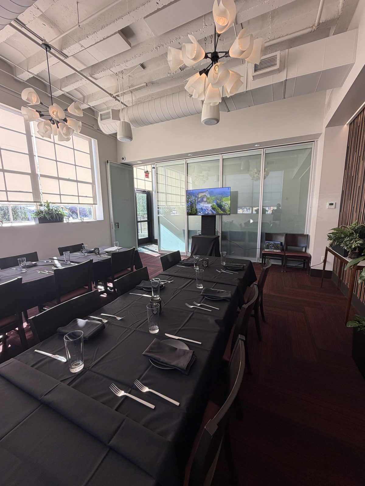 Private dining meeting at Etch Franklin, Franklin, TN, with AV by Nashville Visual, photo 2
